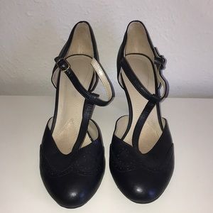 Naturalizer Women's Size 9M Black Leather T Front Heel Buckle Choir Concert